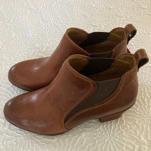 Brown Leather Size 9.5W Comfortiva Boots with Memory Foam